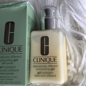 Clinique Dramatically Different Moisturizing Gel